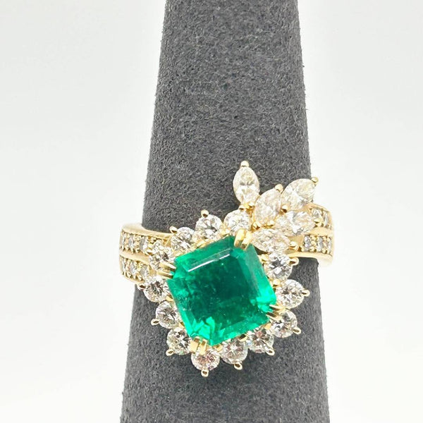 K18 Emerald and Diamond Cluster Ring