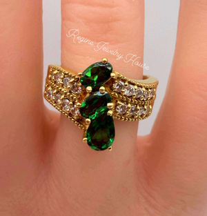 Exquisite K18 Yellow Gold Ring with Green Tourmaline & Diamonds