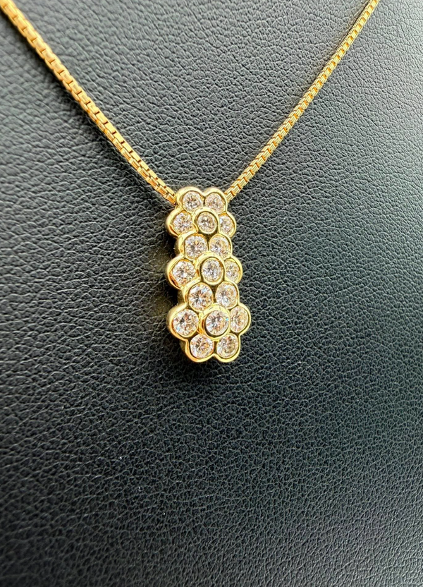 Elegant K18 Yellow Gold 0.70ct Diamond Cluster Pendant Necklace