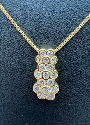 Elegant K18 Yellow Gold 0.70ct Diamond Cluster Pendant Necklace