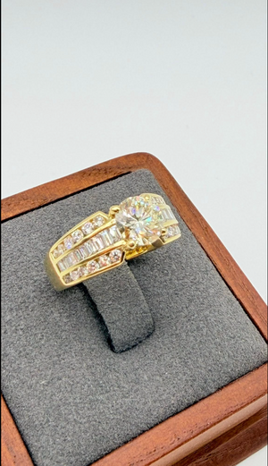 K18 Yellow Gold Diamond Ring with Round Brilliant Center Stone