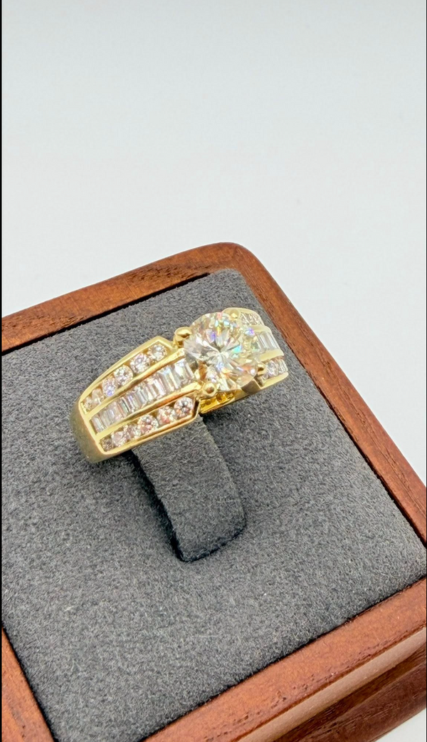 K18 Yellow Gold Diamond Ring with Round Brilliant Center Stone
