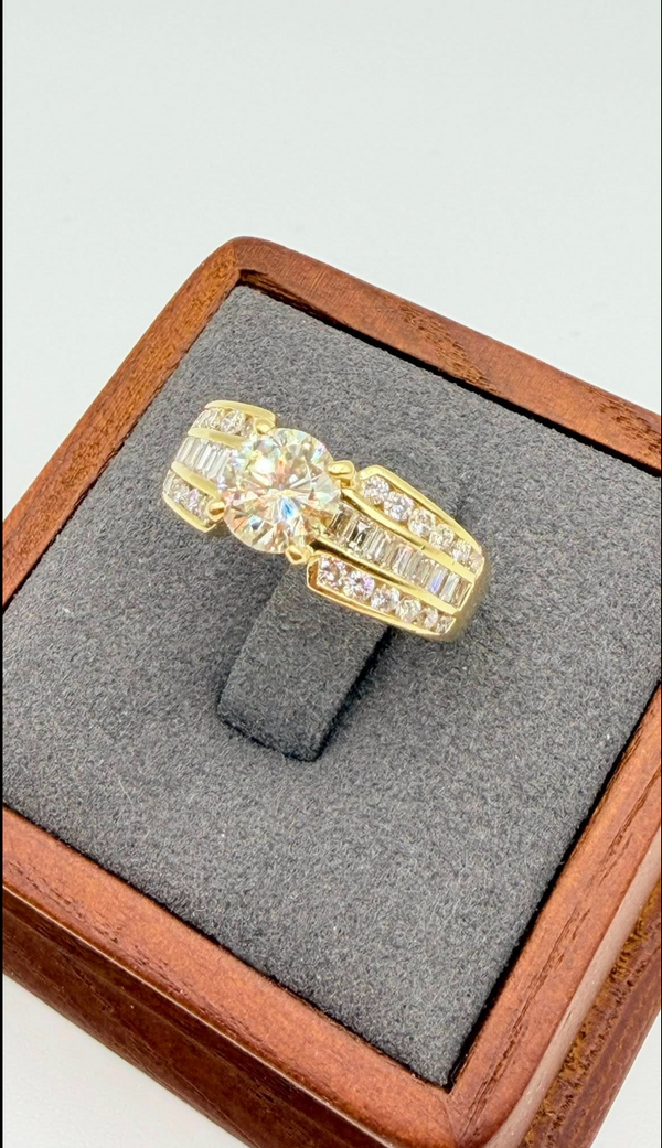 K18 Yellow Gold Diamond Ring with Round Brilliant Center Stone