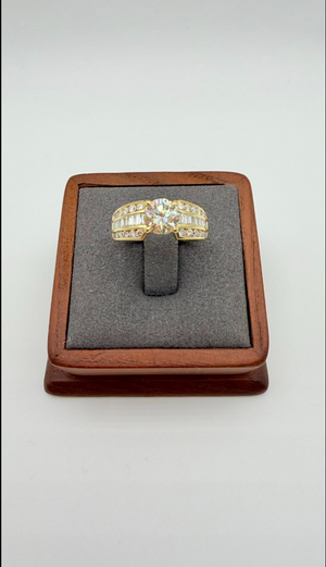 K18 Yellow Gold Diamond Ring with Round Brilliant Center Stone