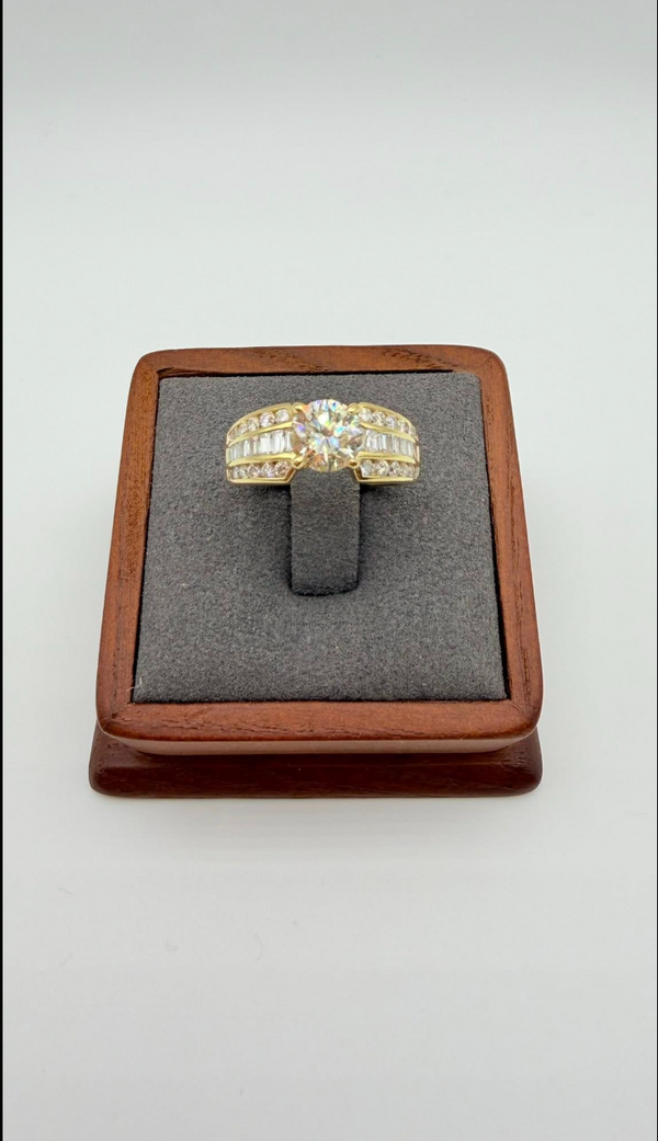 K18 Yellow Gold Diamond Ring with Round Brilliant Center Stone