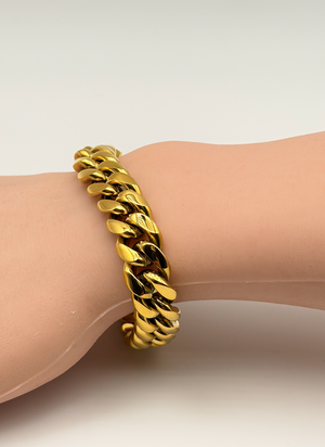 K18 Yellow Gold 59.8g Kihei Bracelet with Pavé Diamond Clasp (18cm)