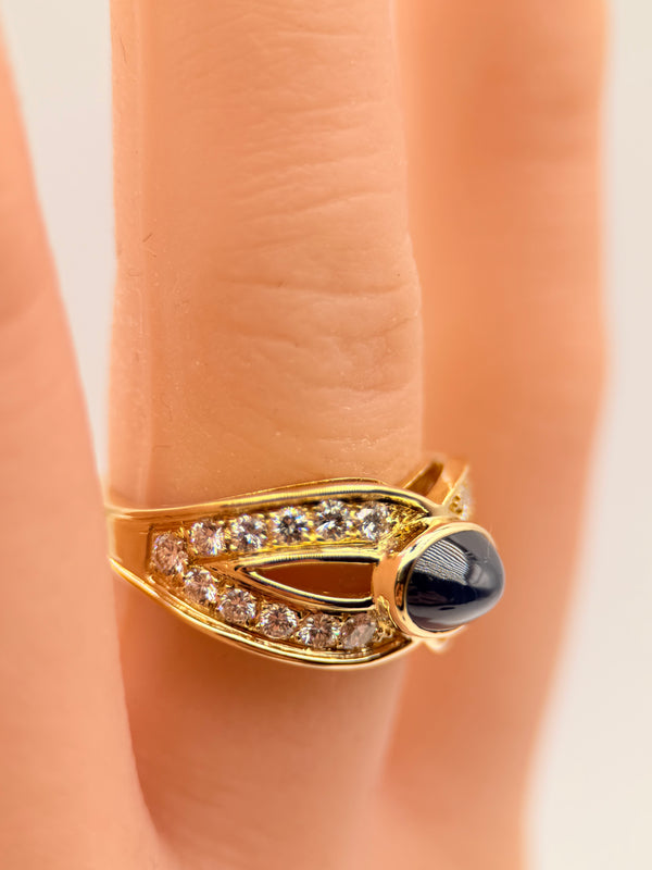 Boucheron Cabochon Sapphire & Diamond Ribbon Ring (18K Yellow Gold)